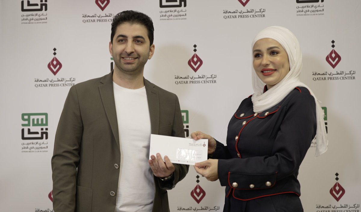 SyrMCQatar's tweet photo. وفي ختام اللقاء، وزّع الزميل الإعلامي شاكر المصري، نائب رئيس النادي، الدفعة الثانية من بطاقات العضوية الصادرة عن المركز القطري للصحافة على عدد من الأعضاء الذين استوفوا شروط العضوية. https://t.co/OPgYDm9MnU