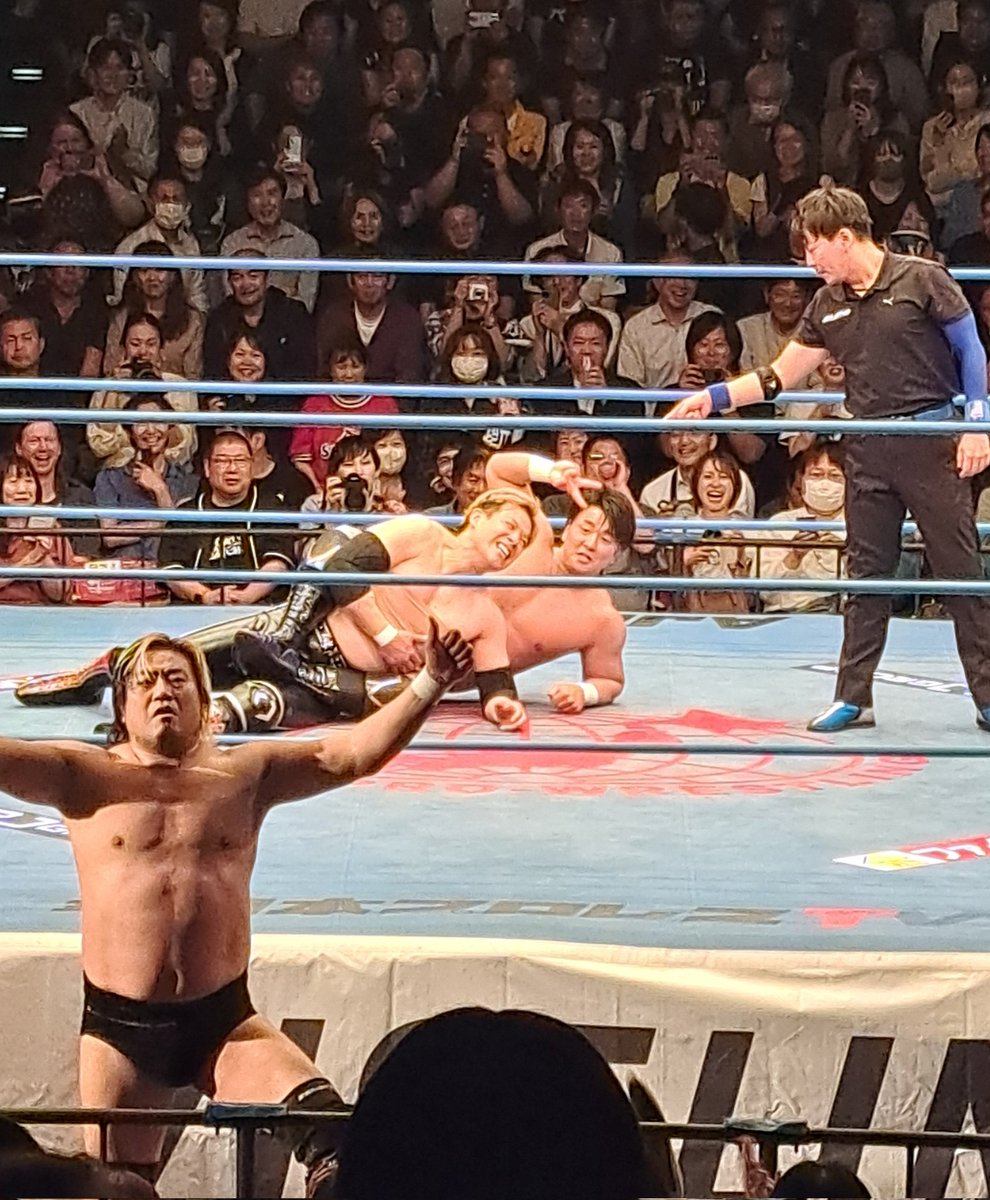 mutuharutomo's tweet photo. 生え抜き2人が楽しそうでなにより✌️👍

 #青柳優馬
 #諏訪魔
 #ajpw https://t.co/Q2g7XbOw9g
