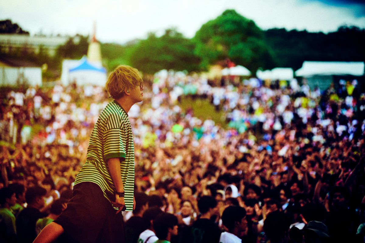 BLUEN_VO's tweet photo. 7年ぶりのヨンフェス
心の底にずっと溜まってた言葉
全部吐き出せた
かっこいい仲間がいてくれるから
安心してかっこ悪い自分を出せた
フォーリミありがとう
とんでもない1日の一部になれて幸せです https://t.co/ILY0CgVfaK