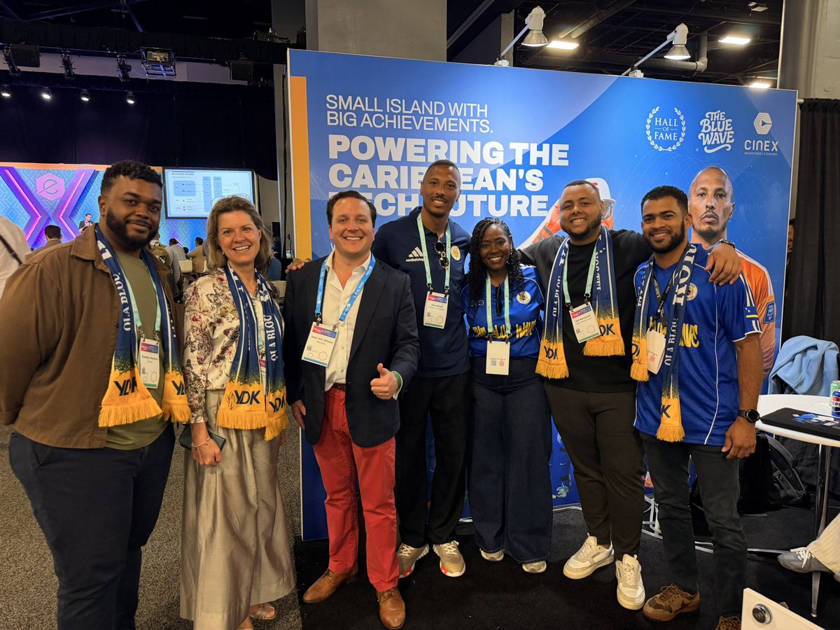 TJVillamil's tweet photo. Thumbs up for Curaçao !! @EloyRoom @NLinMiami 🇨🇼🤝🇺🇸 @eMergeAmericas https://t.co/p3PN82Snyu