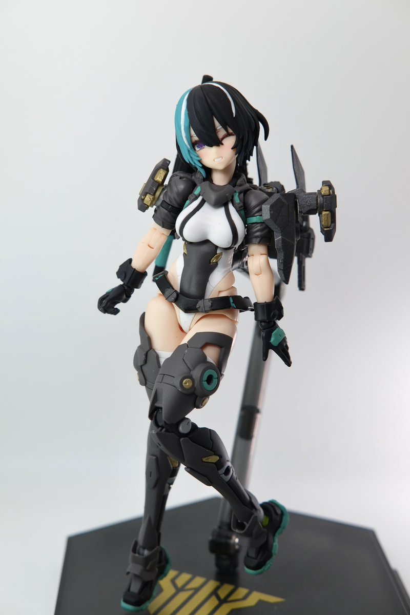 yokopura2023's tweet photo. メガミデバイス ガルム・リッパー
輪堂千速 Coloring 完成しました🥳

ホロライブDEV_IS FLOW GLOW
の輪堂さんカラーをモチーフに作成しました✨顔はhyenaさんの（@hyena1129）のフェイスパーツを使用して、筆塗り部分塗装で仕上げ。

リプに続きます📸(1/3) https://t.co/2c92qrbESB