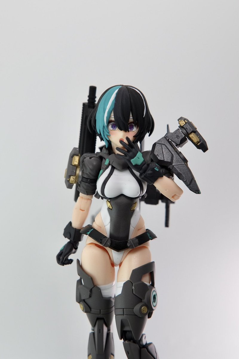 yokopura2023's tweet photo. メガミデバイス ガルム・リッパー
輪堂千速 Coloring 完成しました🥳

ホロライブDEV_IS FLOW GLOW
の輪堂さんカラーをモチーフに作成しました✨顔はhyenaさんの（@hyena1129）のフェイスパーツを使用して、筆塗り部分塗装で仕上げ。

リプに続きます📸(1/3) https://t.co/2c92qrbESB