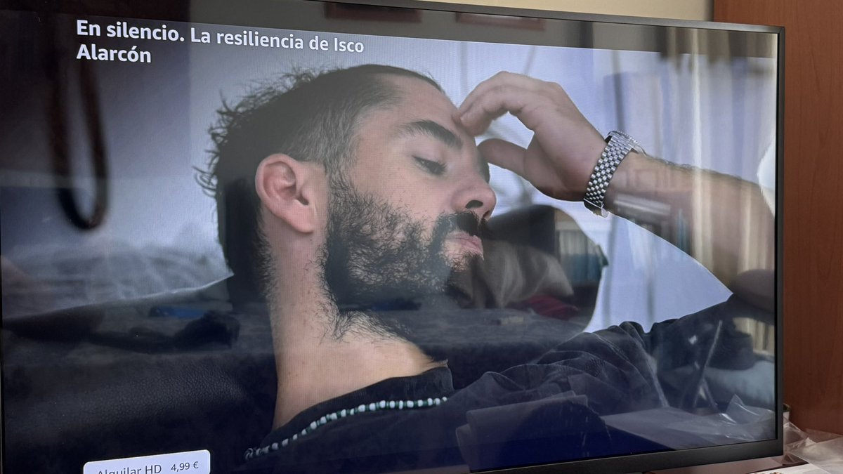 pedrinliria's tweet photo. Hoy toca sofá y por supuesto hoy voy a empacharme y a disfrutar de este maravilloso documental #EnSilencio de @SaraSalamo. https://t.co/e3kTtpzZmX