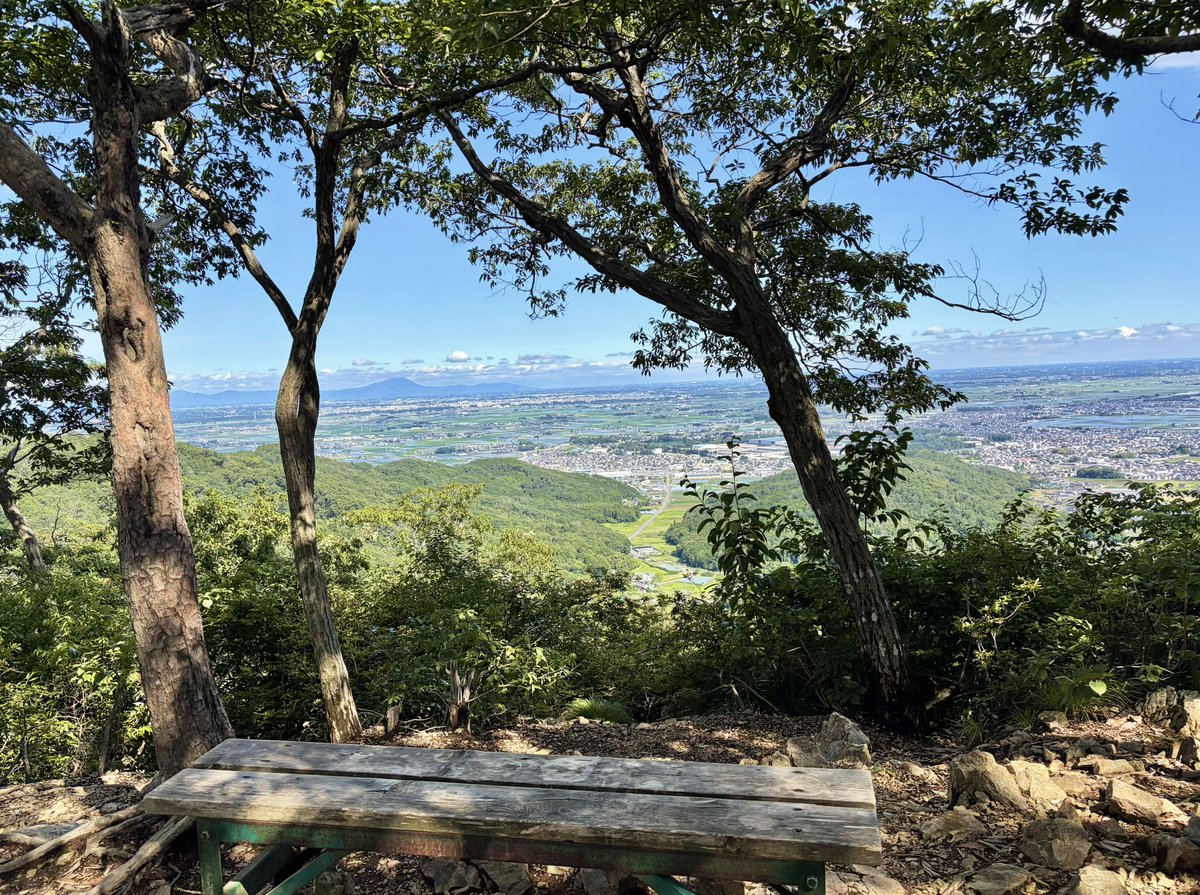 chisa_star's tweet photo. あじさい坂〜太平山〜晃石山
その4 太平山から晃石山方面へ
ぐみの木峠先の1つ目の展望ポイントまで https://t.co/OSOuvR1hi5