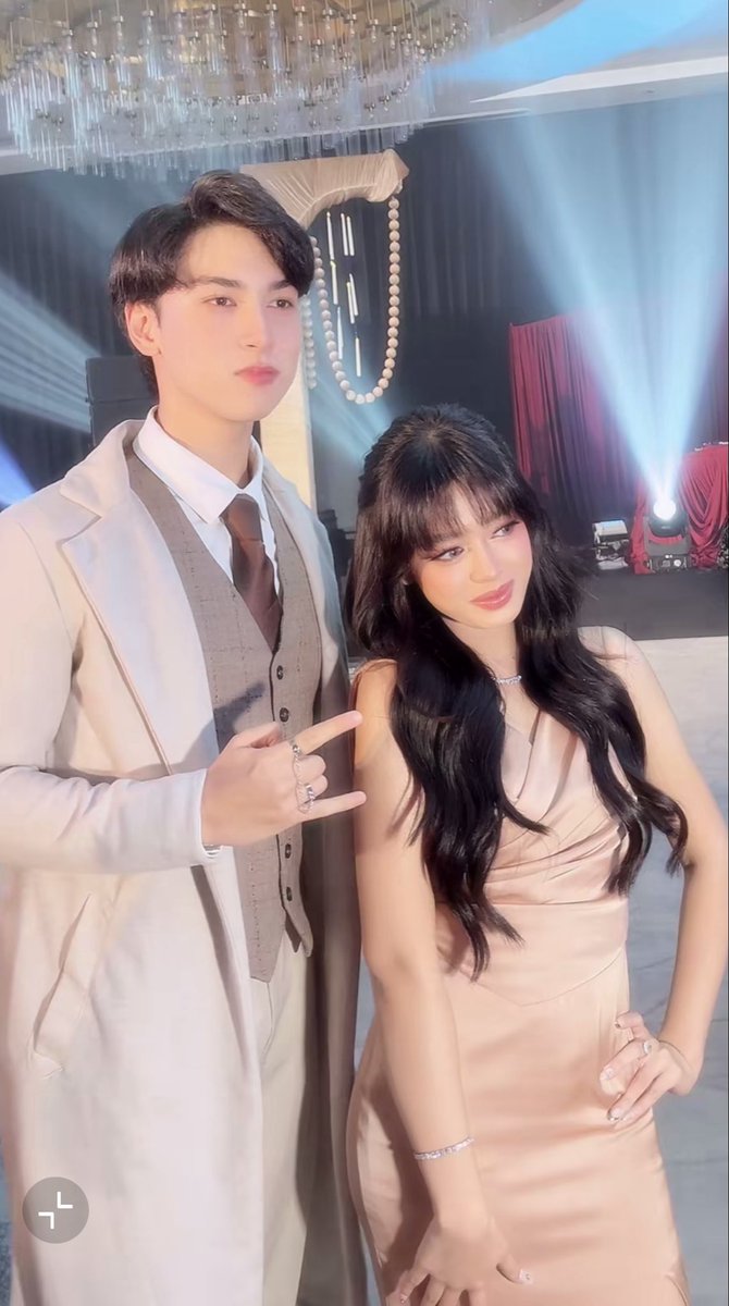 icecreammochi21's tweet photo. Waduh matching banget fren bajunya https://t.co/kVdfRDc8Du