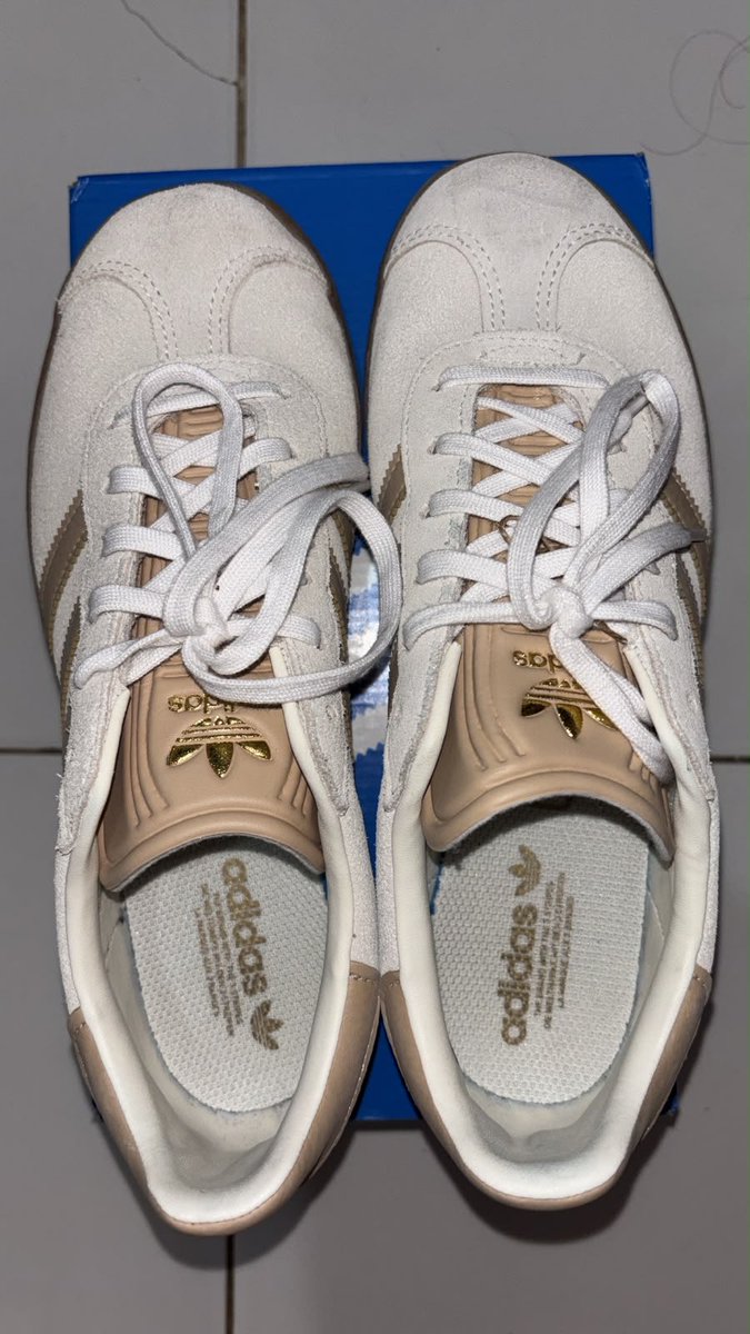 dumpyapping's tweet photo. @nisa_0077 preloved sepatu adidas gazelle uk 37 1/3 baru dipake sekali, dijual karna kegedean🙏🏻. 950k masih bisa negoo https://t.co/K57NI9sO83