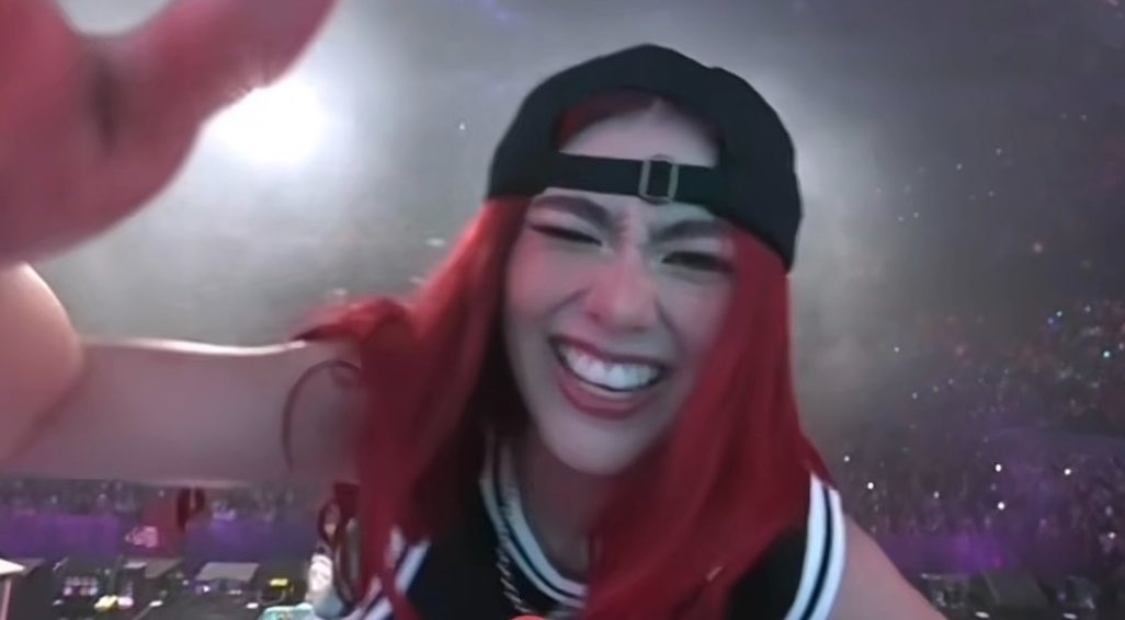 mikhahive's tweet photo. YES, MISS MA’AM, TAKE MY SOUL WITH YOU! I’m just a girl trying to survive your existence 😩 https://t.co/jz022OQ4D1