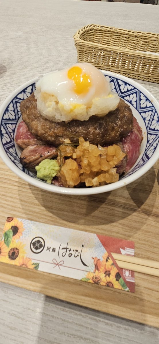 mega_max_yo's tweet photo. 今日はワールドカップ🇯🇵を
見たい気持ちを抑えて、、🥲︎

熊本👒麦わらストア🏴‍☠️へ
当選分🎯熊本スペシャルの
引き取りへ〜🚗💦💦

せっかくなので、、、
赤牛丼🥩ONザハンバーグ🤤
ルフィ像👒❤️‍🔥etc、、

熊本🐻満喫させて
頂きました🥰熊本最高✨️

#ワンピース
#ルフィ像
#はなびし🍖 https://t.co/uSZI8VWhSI