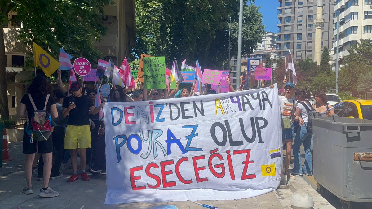 velvele1969's tweet photo. 12. Trans Onur Yürüyüşü'nün ardından iki gazeteci, bir avukat ve bir aktivist olmak üzere dört kişi gözaltına alındı. https://t.co/kpCTb10tii