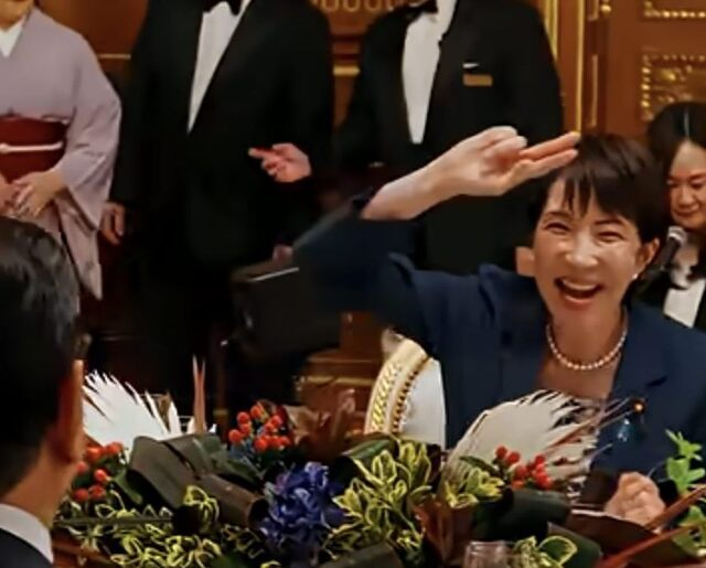 tekina_osamu's tweet photo. [Sanae Takaichi's Bizarre Behavior] Sanae Takaichi, who barked at her cabinet ministers, "Do not embarrass me," is now taking the lead in making a fool of herself on the global stage. Does she harbor some sort of grudge against Japan? https://t.co/dcZ8lEdXmv