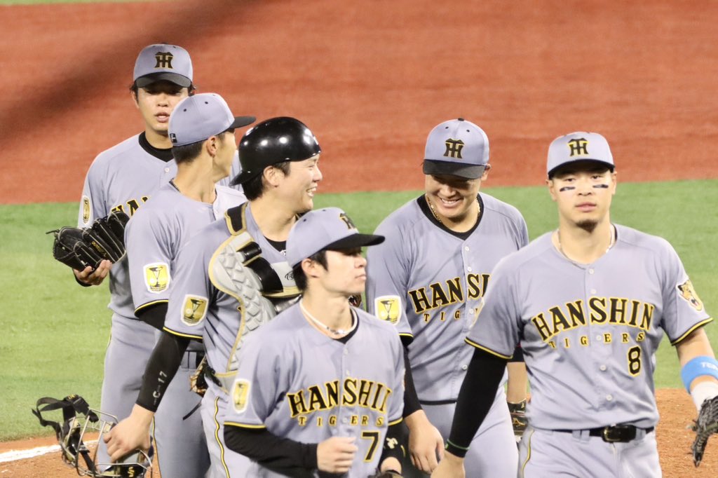 chii_teamTRY's tweet photo. そしてやっぱり大山さんと仲良し🥰

#大山悠輔
#伏見寅威

2026.6.21.📷ハマスタ https://t.co/NlmL2dfYiU