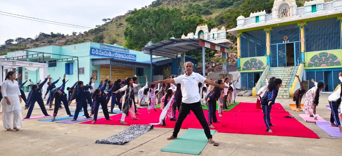 RIPER_NSS_2002's tweet photo. Embracing wellness, discipline, and unity!  🧘‍♂️🌿

On the eve of International Yoga Day 2026 the dedicated NSS Volunteers and NCC Cadets of Raghavendra Institute of Pharmaceutical Education and Research (RIPER) - Autonomous came together for a rejuvenating Yoga session. https://t.co/k45j4wXCwI