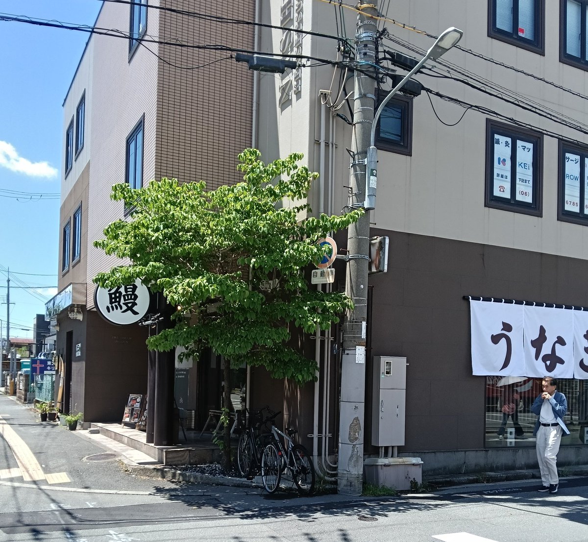 dedenee's tweet photo. 近所にチェーン店の鰻屋さんが出来たので夫とランチに行ってきた
鰻の成瀬 東大阪店
一番高い特上山田の鰻松サイズをご飯少なめで
4400円
安いし鰻もまぁまぁ美味しかったし追いだれがあるのもよかったけど鰻が少なかったなぁ
次に行く時は上の松にしてみよっと

#鰻
#東大阪ランチ
#higao https://t.co/uGVwScYFUY