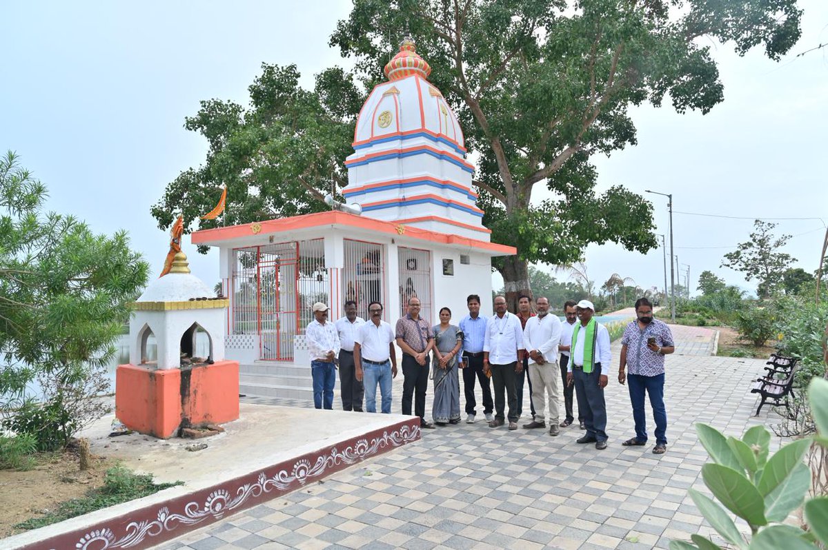 NAdministration's tweet photo. ଓଡ଼ିଶା ସରକାରଙ୍କ ଦୁଇ ବର୍ଷ ପୂର୍ତ୍ତି ଉପଲକ୍ଷେ ‘ବିକାଶର ଧାରା ଓଡିଶା ସାରା’ ଅନ୍ତର୍ଗତ ଏକ ଜିଲ୍ଲାସ୍ତରୀୟ ‘ପ୍ରକଳ୍ପ ପରିକ୍ରମା’ କାର୍ଯ୍ୟ��୍ରମ ଜିଲ୍ଲାପାଳ ମଧୁସୂଦନ ଦାଶଙ୍କ ନିର୍ଦ୍ଦେଶକ୍ରମେ ଆୟୋଜିତ ହୋଇଯାଇଛି ।
@CMO_Odisha @IPR_Odisha @PRDeptOdisha @RabiNaikBJP @DM_Nuapada https://t.co/qPdddSTOpQ