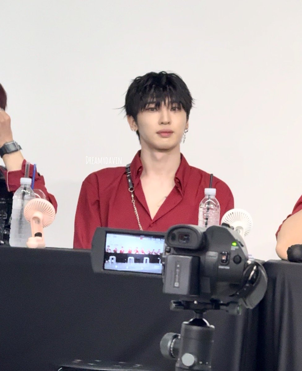 DreamyDavin's tweet photo. 260621 

So I’m alive, well….i was before I had to sit in front of him while he looked like this https://t.co/m05n04B2rw
