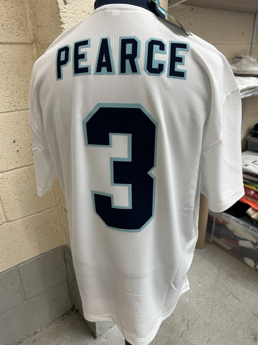 gibbo1012's tweet photo. A new pimped scoredraw England 96 home shirt for a repeat customer. all done in fuzzy felt flock looks so much better ๐คฉ๐คฉ๐๐ป๐๐ปโฝ๏ธโฝ๏ธ #pearce #england available to buy in any size brand new shirts and any name / number ยฃ60 inc tracked postage https://t.co/HVRQSXS0a6