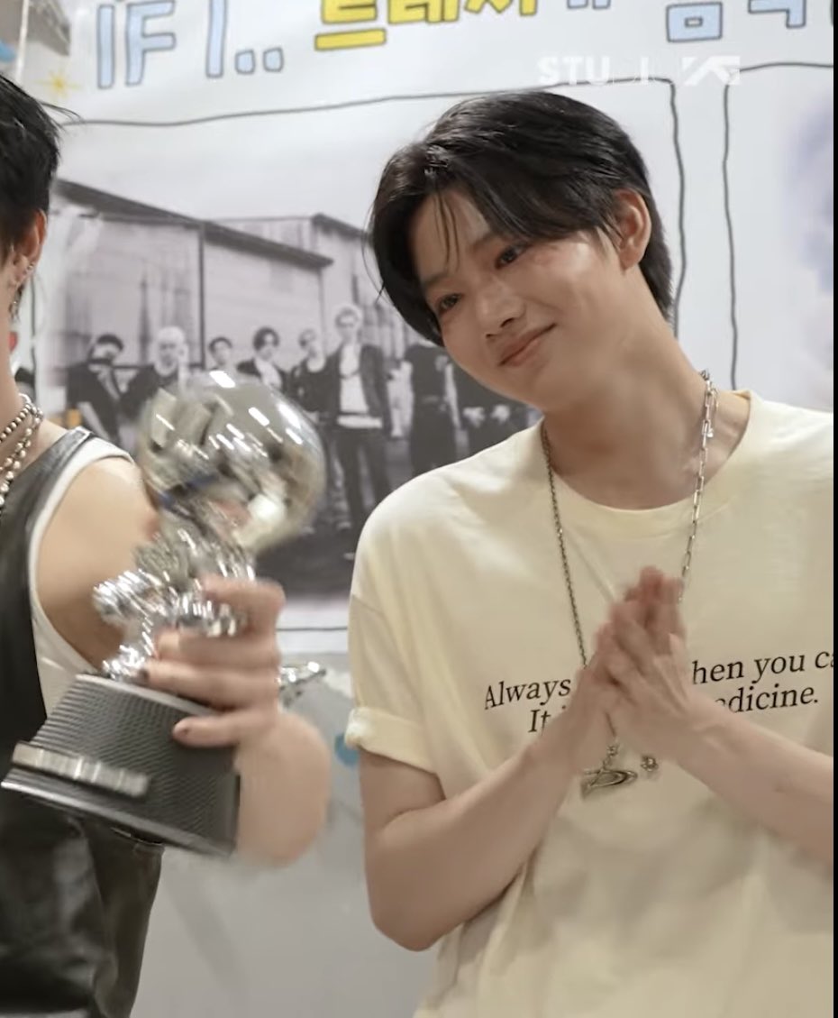 yeonfeeling's tweet photo. you deserve good things 🫂🩷 https://t.co/8sTjZfSRJD