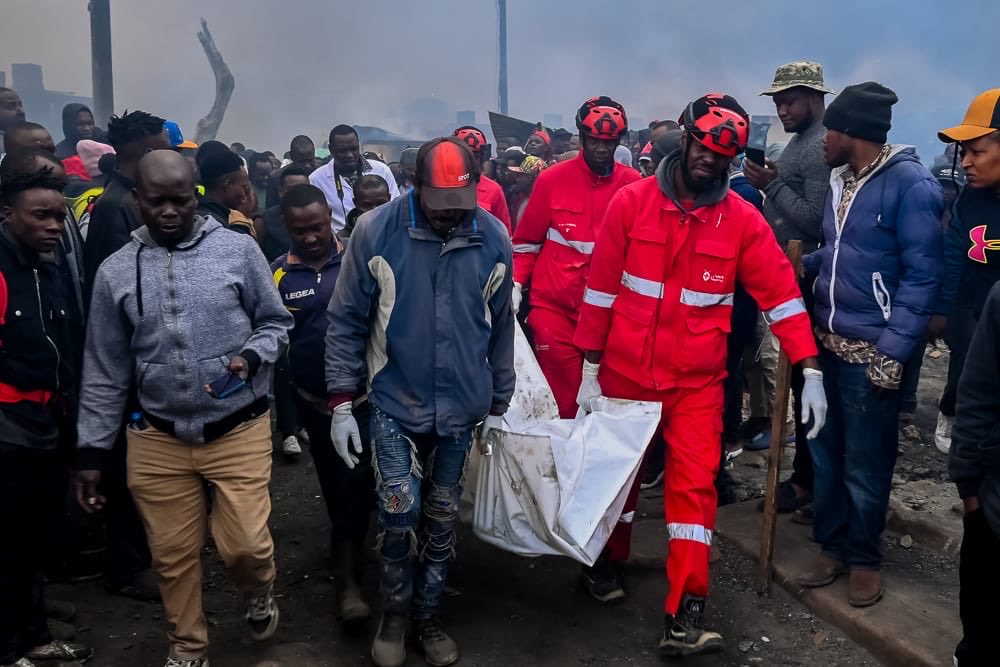 KenyaRedCross's tweet photo. UPDATE: After nearly 10 hours of response efforts, the fire at Gikomba Market, has been contained. 

Kenya Red Cross first responders attended to 17 casualties with minor injuries, including smoke inhalation and burns, at a first aid post established at the Gikomba Fire Station. https://t.co/79jnWg53dQ