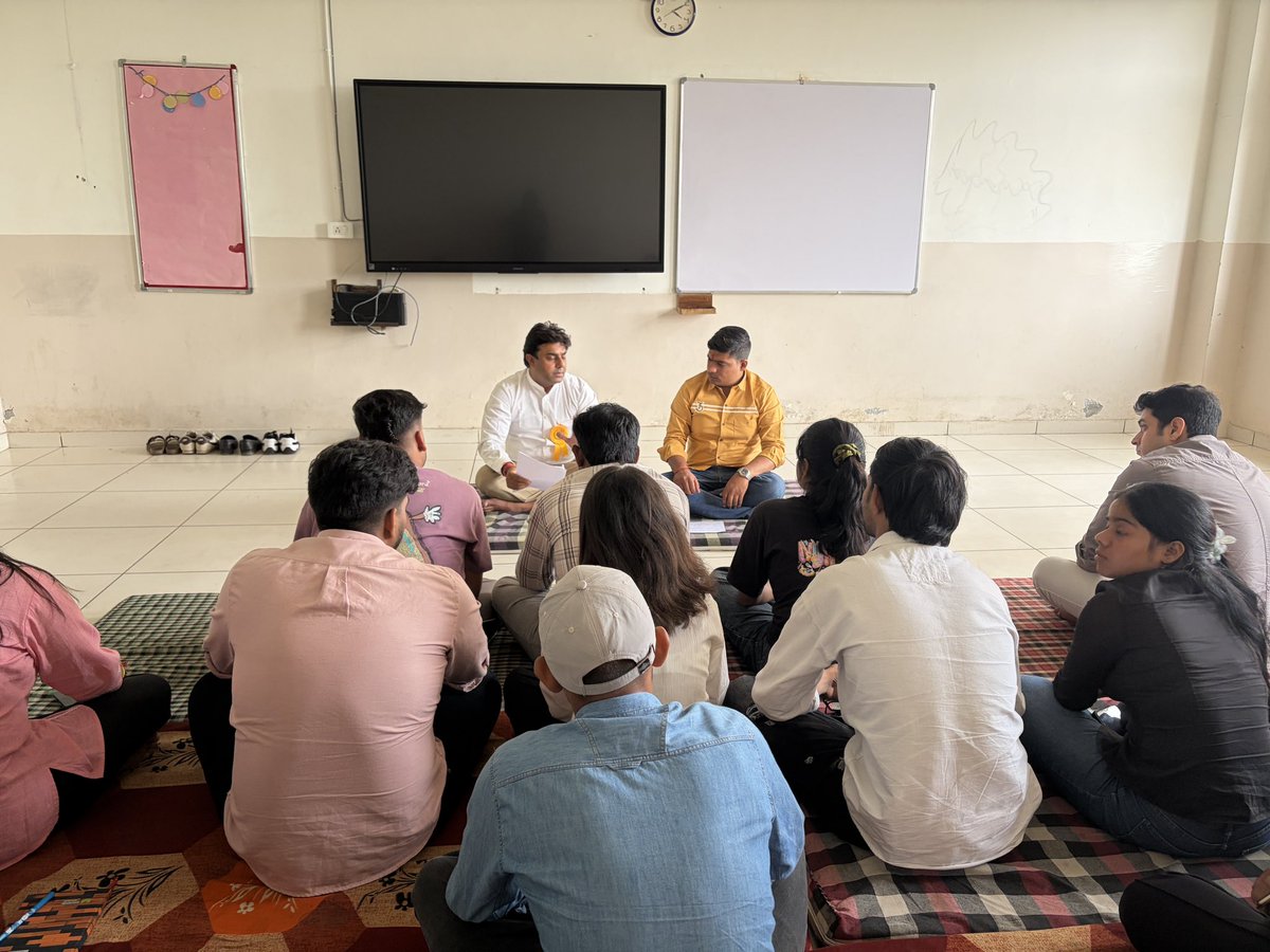HaryanaAbvp's tweet photo. अखिल भारतीय विद्यार्थी हरियाणा प्रांत के चार दिवसीय प्रांत अभ्यास वर्ग के अंतर्गत विभिन्न विभागों की विभागश: बैठक का आयोजन किया गया।

#HaryanaAbvp  #AbhyasVarg https://t.co/T8SBuQFvAI