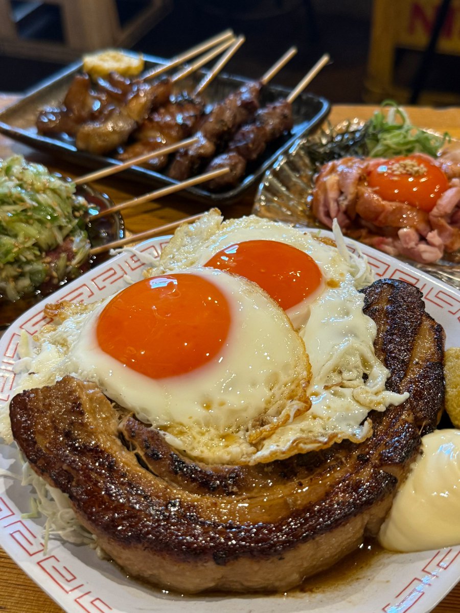 crew_value1's tweet photo. JR京橋駅からすぐ【京橋酒場】
1階は立ち飲みで「ちょい呑みセット」が
ドリンク1杯とオススメ串3本で550円
「晩酌セット」はドリンク1杯、
選べるスピードメニュー、本日の一品
オススメ串3本で1,100円

【住所】
大阪市都島区東野田町3-11-20 https://t.co/5SEqT0k6I8