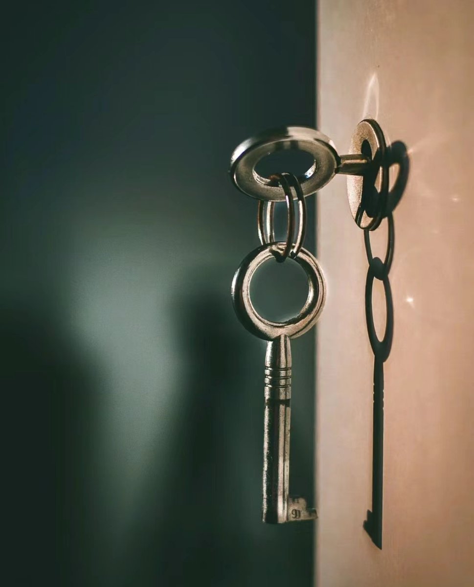 artem56153093's tweet photo. This 60-minute horror escape room has me screaming for clues—can you solve the haunted maze before the door locks forever https://t.co/E5npemBYbH