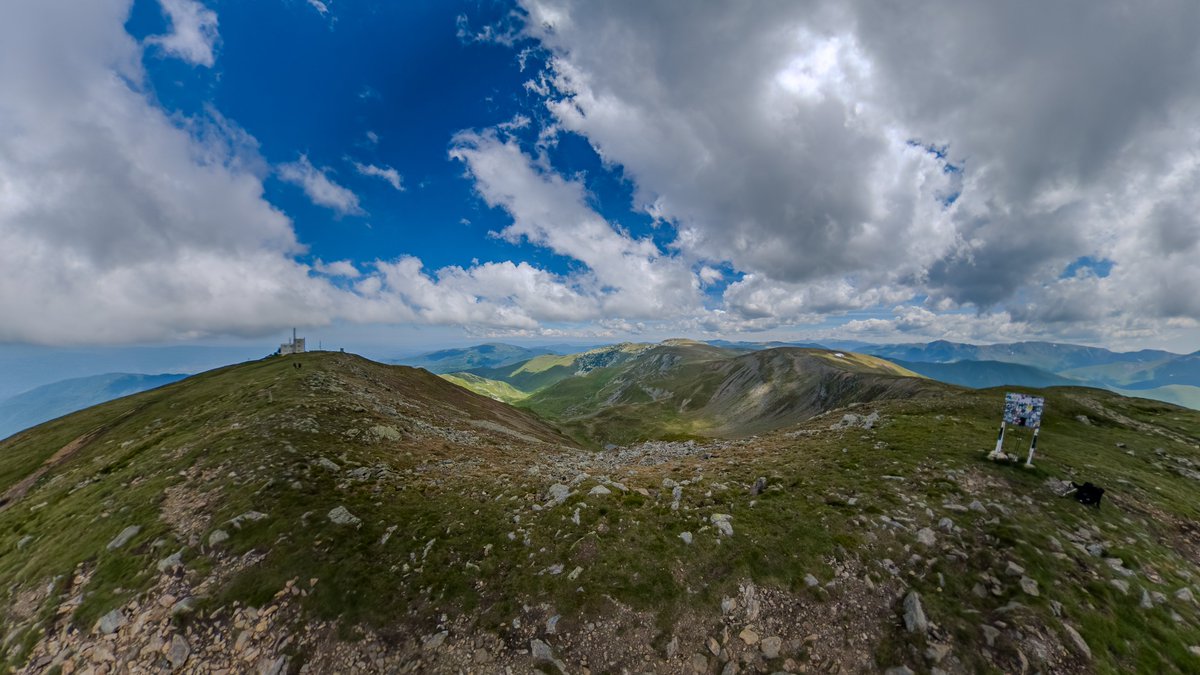 Aldea_Cosmin_'s tweet photo. Cinci Vârfuri în Munții Țarcu — Sadovanu, Țarcu, Bodea, Căleanu, Brusturu https://t.co/QCIPeAA7jN  
#muntiitarcu #drumetie #trekking #varfultarcu https://t.co/7zwXgsMNlk
