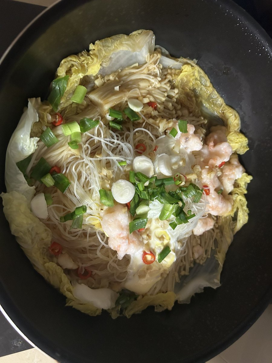 Applecrate123's tweet photo. 蒜蓉虾滑粉😋 https://t.co/kXmomyfZbz
