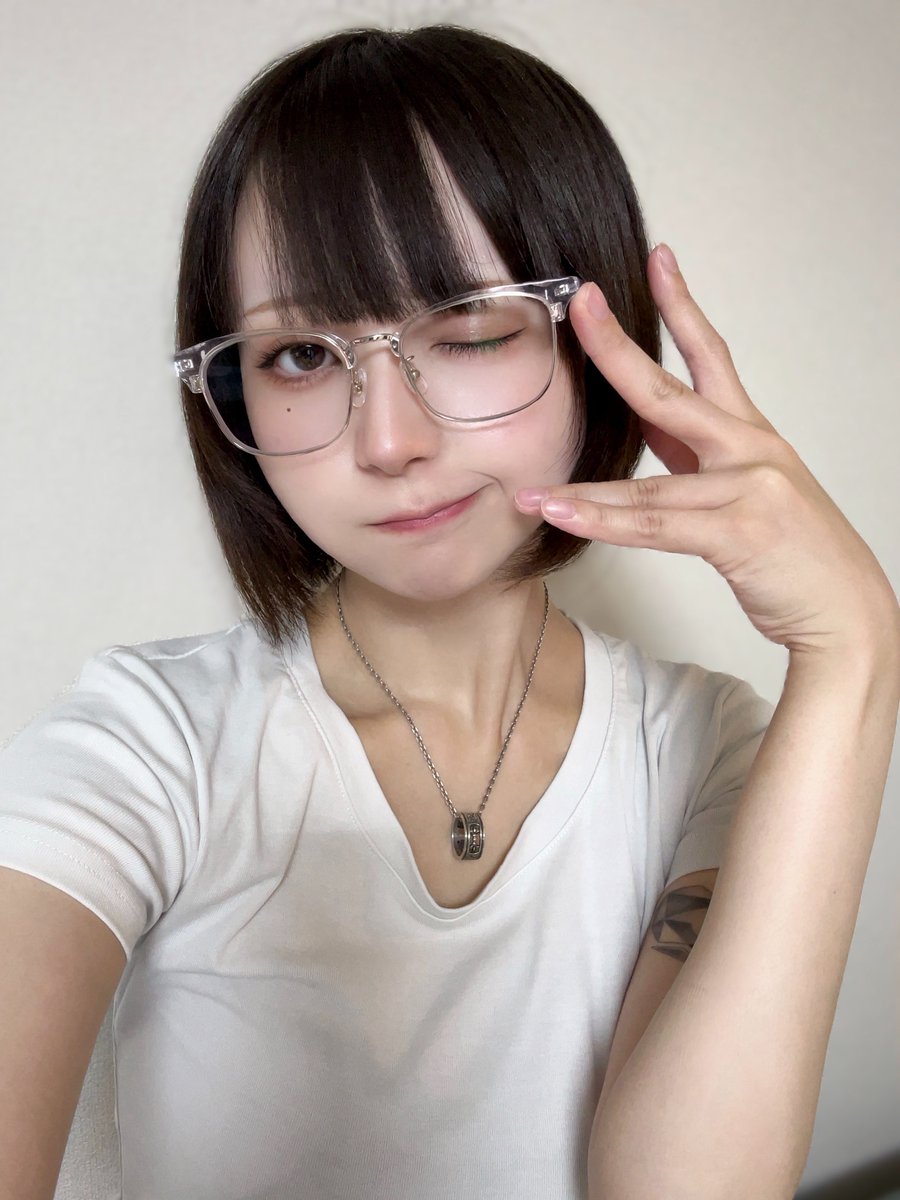 yappioo00's tweet photo. 眼鏡は加工で歪むからダルい https://t.co/WbWbX1rrcQ