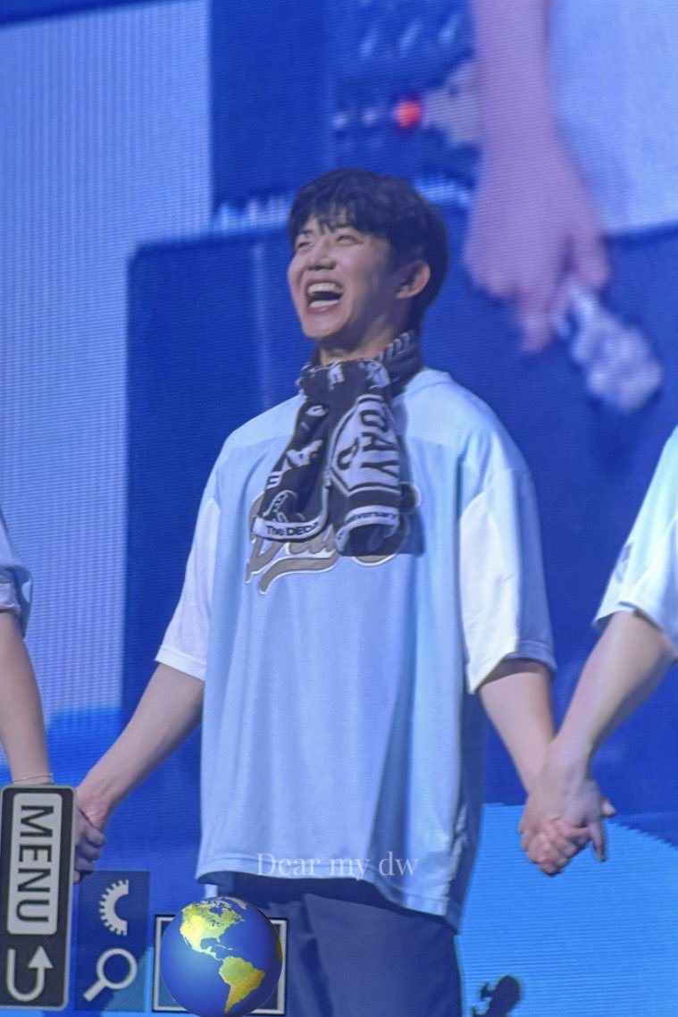 hyejours's tweet photo. i love to see you smile like this, hope it never fade away😣 https://t.co/ftsQ7iIWOZ