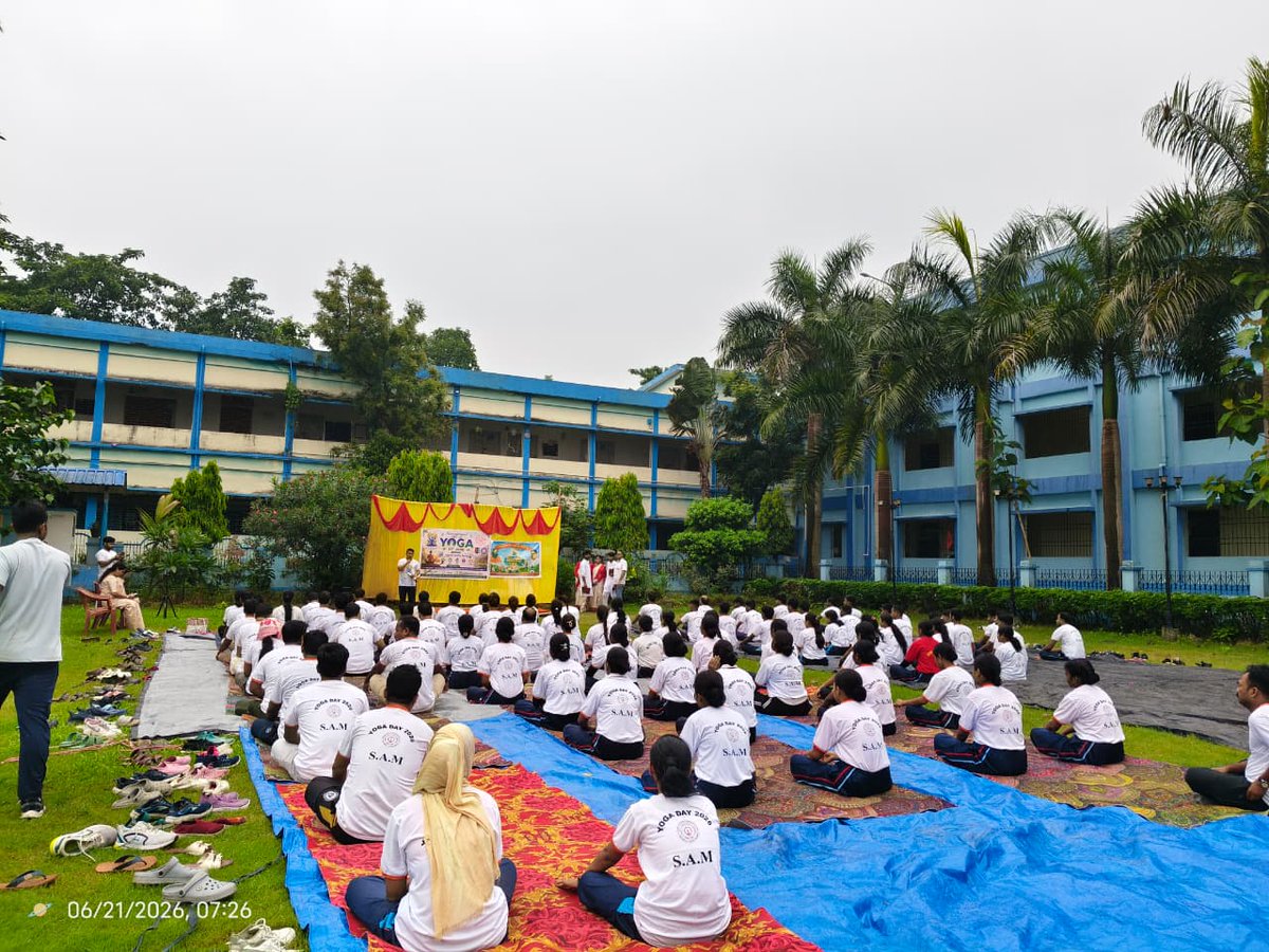 NSSSAMWB's tweet photo. NSS Unit &amp; Sports Committee of Shree Agrasen Mahavidyalaya jointly organized the International Day of Yoga at the college premises. Students, teachers, and staff actively participated in various yoga sessions.
@_NSSIndia @rdnss_kolkata @PIB_India #IDY2026 @YASMinistry 
@moayush https://t.co/thnFjS0lfz