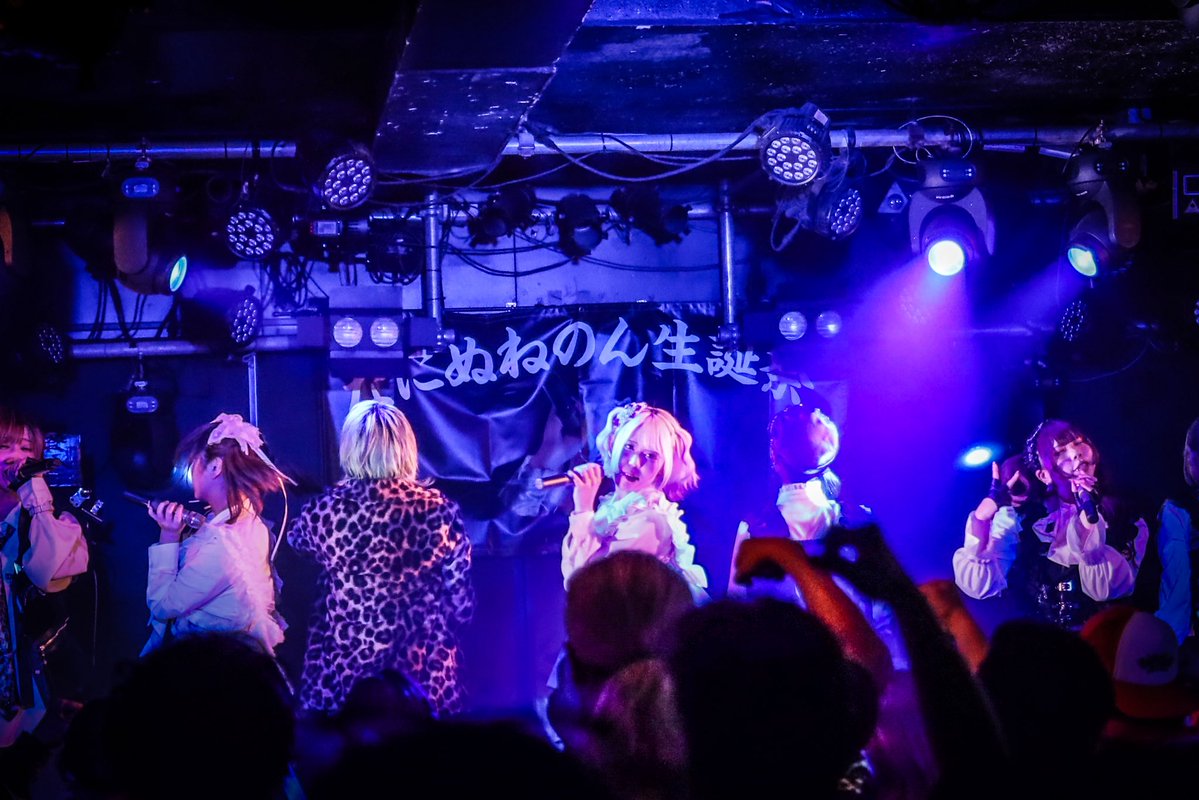 arpara456's tweet photo. 6/21 新宿clubSCIENCE #あおパンク　@BOKURAI_AO 
入り口でフライヤー配ってて撮影ルール聞いて…
…いや指定曲で無くても1曲だけで撮るの難しいわ😅
でも酒奢れるのは推せるwww https://t.co/dusuq358xz