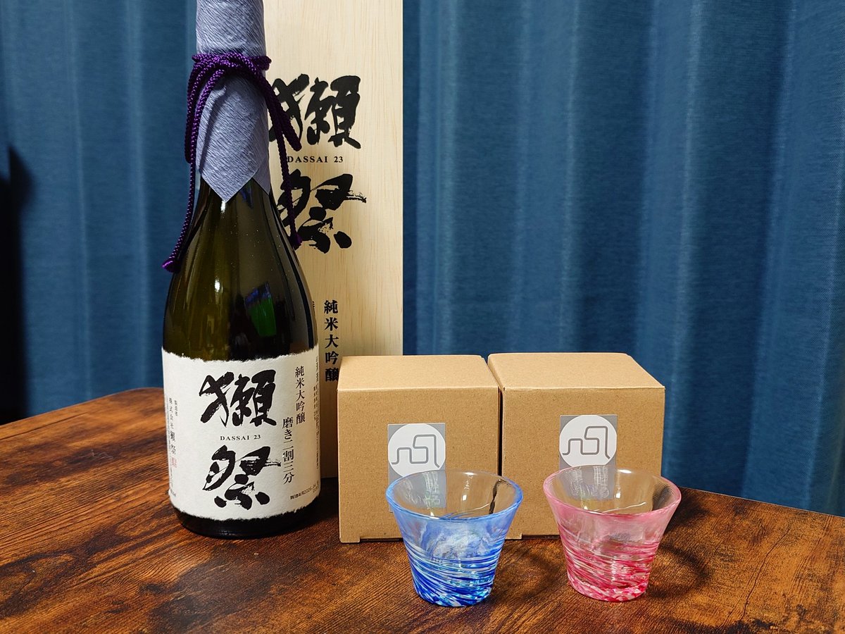 TmkNatchan's tweet photo. 感激(　ﾟдﾟ)ﾊｯ

ちょっと早い誕プレ頂きました💦

嬉しいです♡
津軽ビードロのオチョコお気に入りに入れてた欲しかった奴が！

流石酒で繋がった皆さんさすが過ぎます！

帰りは大好きくどき上手◎
美味すぎる← https://t.co/X1GOQmuPZK