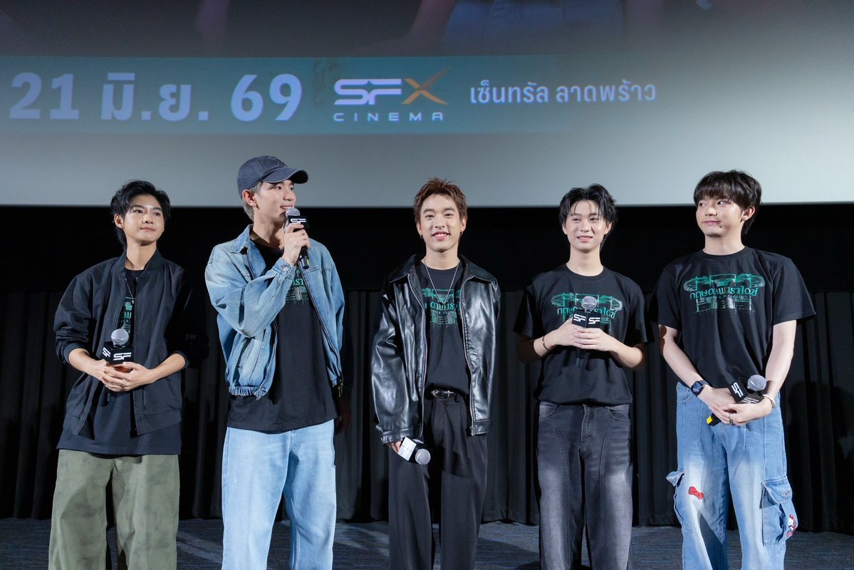 FourthOfficiall's tweet photo. —#กฤษดาพาราไดซ์ #KijsadaParadise 🎡🛝🎠🎬
#SFxKijsadaParadise
#Fourthnattawat #โฟร์ทณัฐวรรธน์

อีกหนึ่งกลุ่มคนที่โฟ้ดออฟอยากขอบคุณคือ #ยอร์ชยงศิลป์ #เซนจตุรวิชญ์ #ไจ๋สรธร #เตยวรพัช #ยูโรวรัชต์ธิปต์ #กาโตว์ปัณณวิชญ์ เหล่าเด็กๆนักแสดงในเรื่องนี้ ขอบคุณที่เอ็นดู และน่ารักกับน้องโฟร์ทตลอดการเดินทางของภาพยนตร์เรื่องนี้เลยน๊าา ขอบคุณที่คอยเป็นเพื่อนเล่น เป็นมิตรภาพดีๆให้น้องโฟร์ท ขอให้เด็กๆทุกคนประสบความสำเร็จในทุกๆเส้นทางที่เลือกเดิน มีคนค้นพบเด็กๆอีกเยอะๆเลยนะคับ มีโอกาสกลับมาเลี้ยงโฟ้ดโฟ้ดอีกน๊าาา 🥹❤️🫶🏻✨