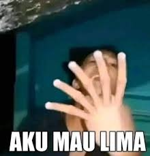 BEKSUND's tweet photo. Kemaren ngasih gift malah dipalak njir (katanya mau 5).

#HappinessUndertheSpotl19ht
#HappinessNaylalaland19 https://t.co/XPUWXCohl9