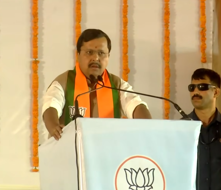 BJP4India's tweet photo. पंजाब भारत का ऐसा प्रांत है, जो भारत को न केवल सुरक्षा, बल्कि भारतीय संस्कृति के कवच के रूप में काम आता है।

पंजाब के लोगों ने भारत को सुरक्षा दिया है, भारतीय संस्कृति का कवच दिया है, जिसके माध्यम से हमारा संस्कार पूरे विश्व में अलग स्थान दिलाता है।

आज का दिन काफी विशेष है। आज अंतरराष्ट्रीय योग दिवस है, जो हमारे नए भारत की पहचान को विश्व पटल पर रखता है।

- श्री @NitinNabin