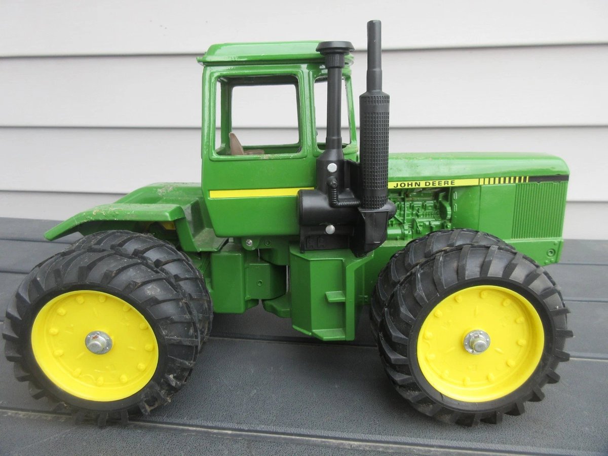 rusticrelics04's tweet photo. Vintage ERTL John Deere 8850 4WD Dual Wheels 1/16 Scale Tractor 8450 8650 https://t.co/wJK0HK0vVy #eBay via @eBay #FarmToyAuction #JohnDeereNation #GreenMachine #FarmKid #MidwestFarming #FarmHeritage #AgCommunity #FarmToy #FarmToyCollector #FarmToyShow #DieCast #ScaleModel https://t.co/pYhDnOIaMT