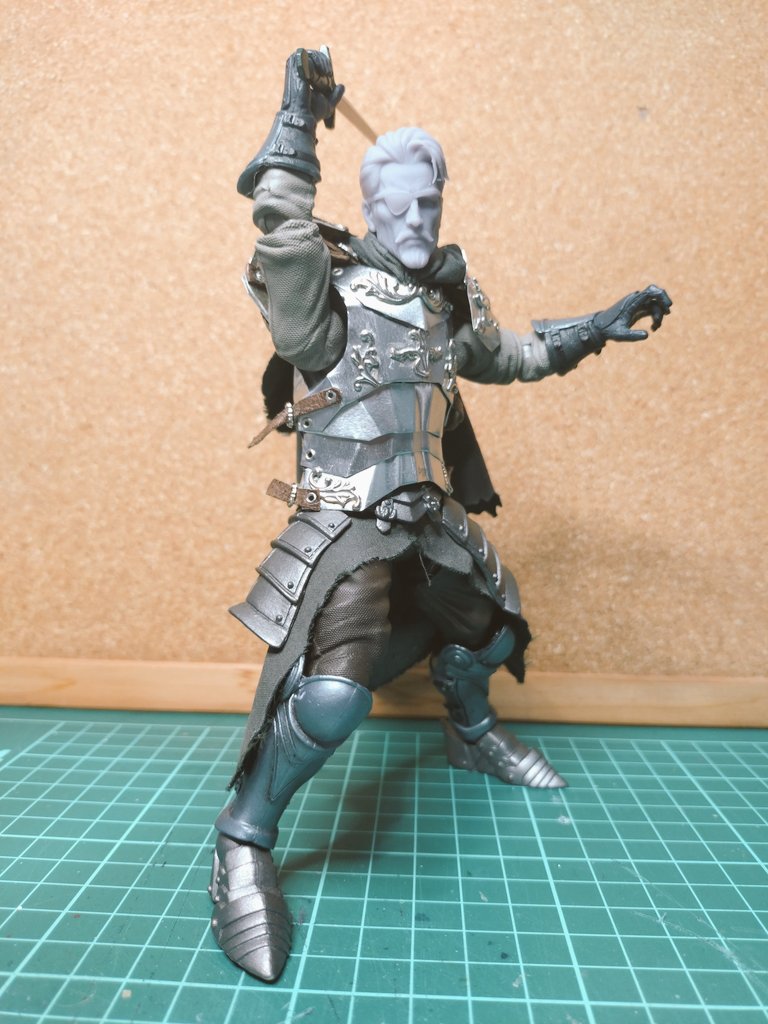 orbitaldebris3's tweet photo. 三年前くらいに作ったアルミ甲冑が出てきて着せて見たらジャストフィットだった✨ https://t.co/I28vsk5omp