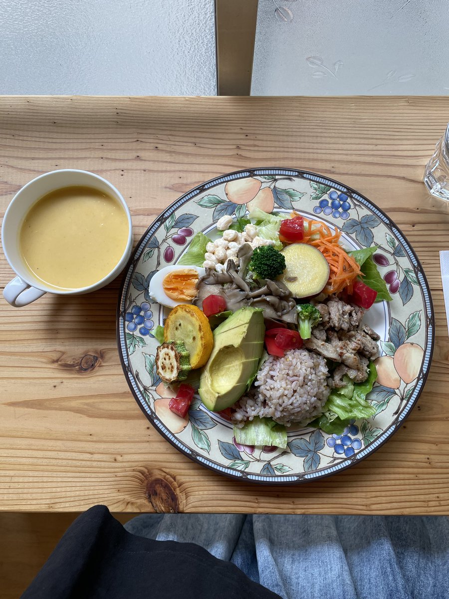kate_and_soi's tweet photo. 6/22月 11時〜15時 #PeacefulTable 出店です。有機野菜と卵の販売もあるそうです。
店内では #鈴木道夫藍染め展2026 引き続き18時まで開催しております。北武州・羽生の藍染め作家、鈴木道夫さんの作品をぜひ手に取ってごらんくだ。
※火水木は定休日になります。 https://t.co/UrdoJqQFfV