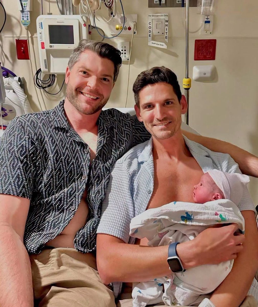 QUEER FAMILY VALUES 🌈 😍❤️ tweet media