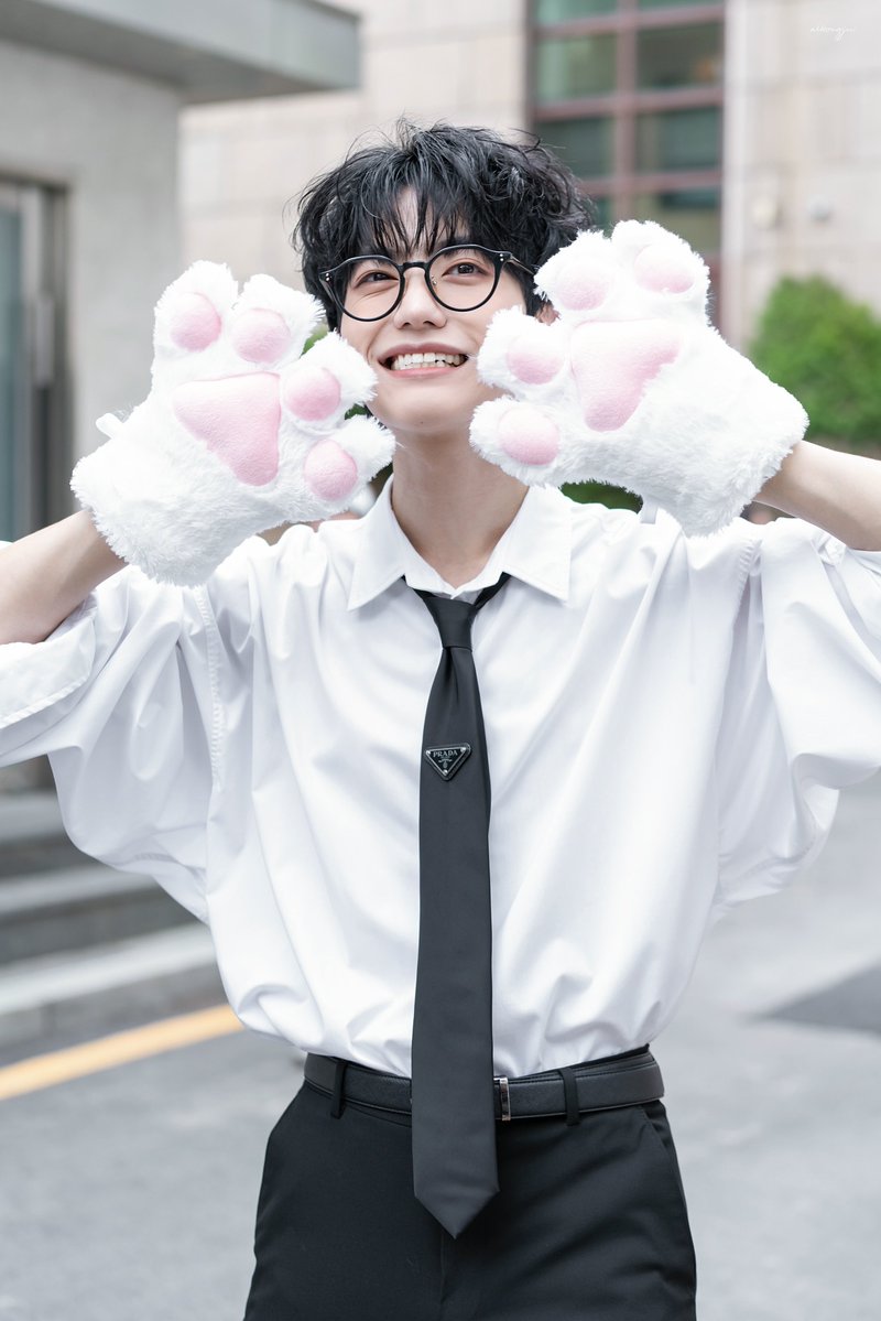 alkongjw_pic's tweet photo. 260621 낮 6시퇴근 - 퇴근길

고은호 役 #도은우 배우님

🐾 https://t.co/1sPQcp3cBv