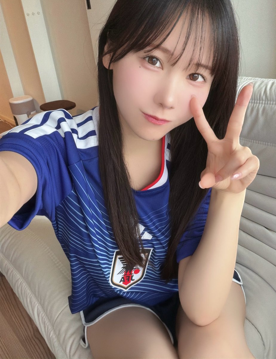 snexxxxxxx's tweet photo. ユニフォーム買えた✌️💙
テレビの前で応援📣 https://t.co/2RybgHT8RN