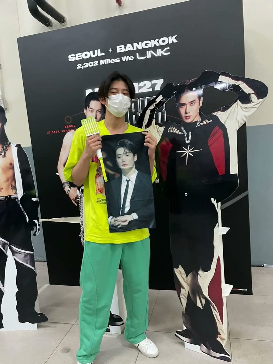 BRNarawins's tweet photo. POND MET JAEHYUN IN PERSON, HIS BIAS FROM NCT 🥹🤧

POND PRADA SS27 IN MILAN 

#PradaSS27xPond
#ppnaravit #PradaSS27 #Prada https://t.co/Notfl6iFjm