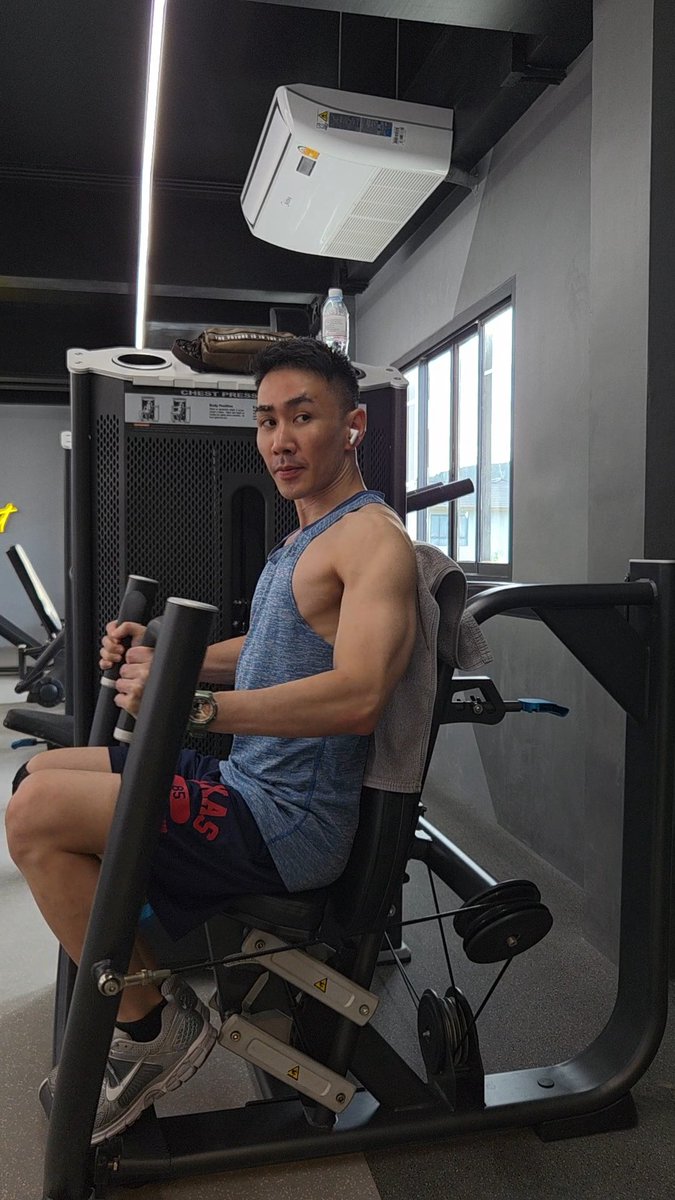 four9_one's tweet photo. ผลประกอบการ อก 💪 💯
มาฟิตเพื่อจะกิน... ของอร่อยรออยู่หลังจากนี้ล่ะ!
#ChestDay #WorkoutMotivation #FitnessJourney #GymLife #FitSpiration https://t.co/29sC7gUUok