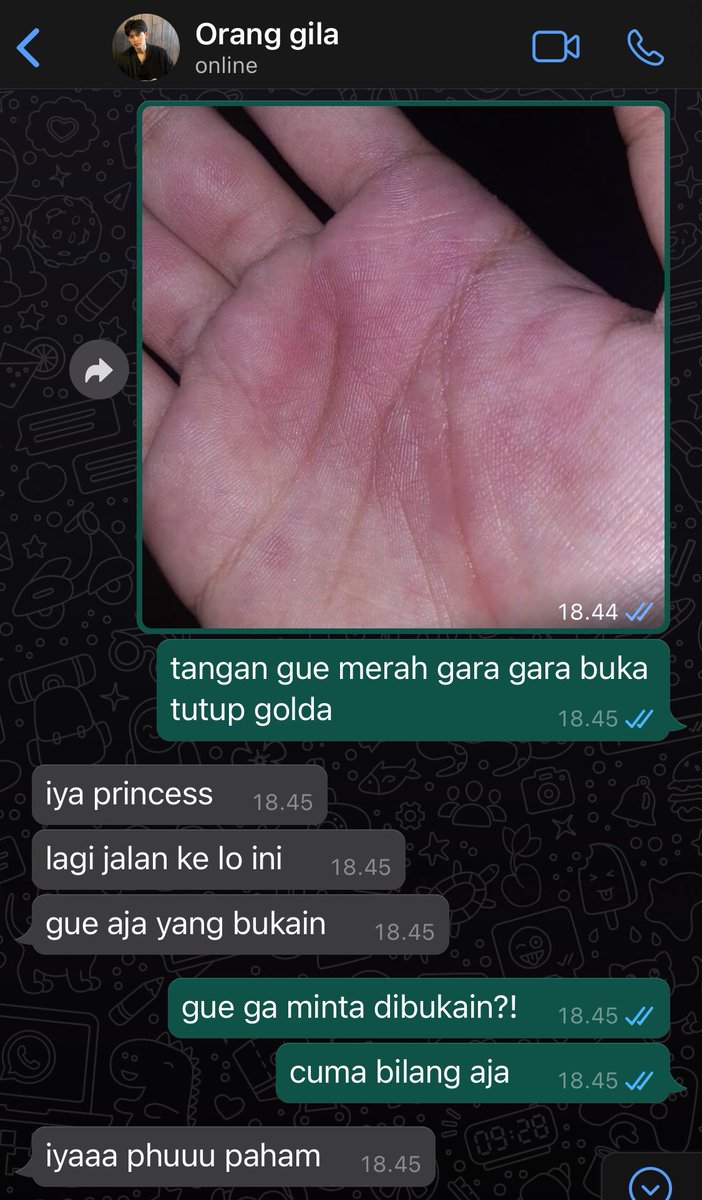 skynaninina's tweet photo. walaupun Phuwin ini cukup lantam ditambah gengsinya yang gede parah, masih ada satu manusia unik yang selalu paham bahasa Phuwin https://t.co/hKnkkM3Qrf