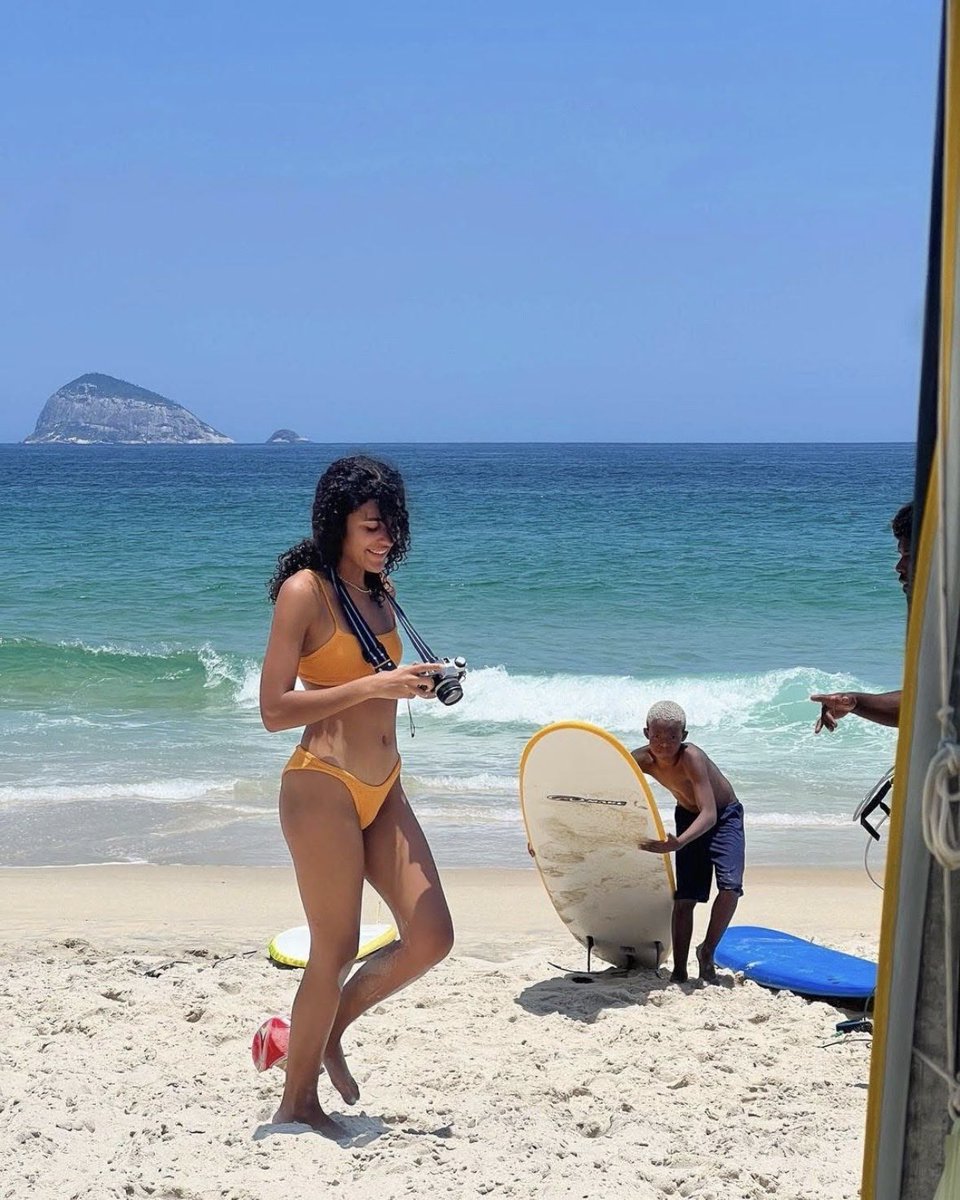 oliviasbanana's tweet photo. I love Olivia dean the same way she loves Brazil https://t.co/qYmeRtMQ43