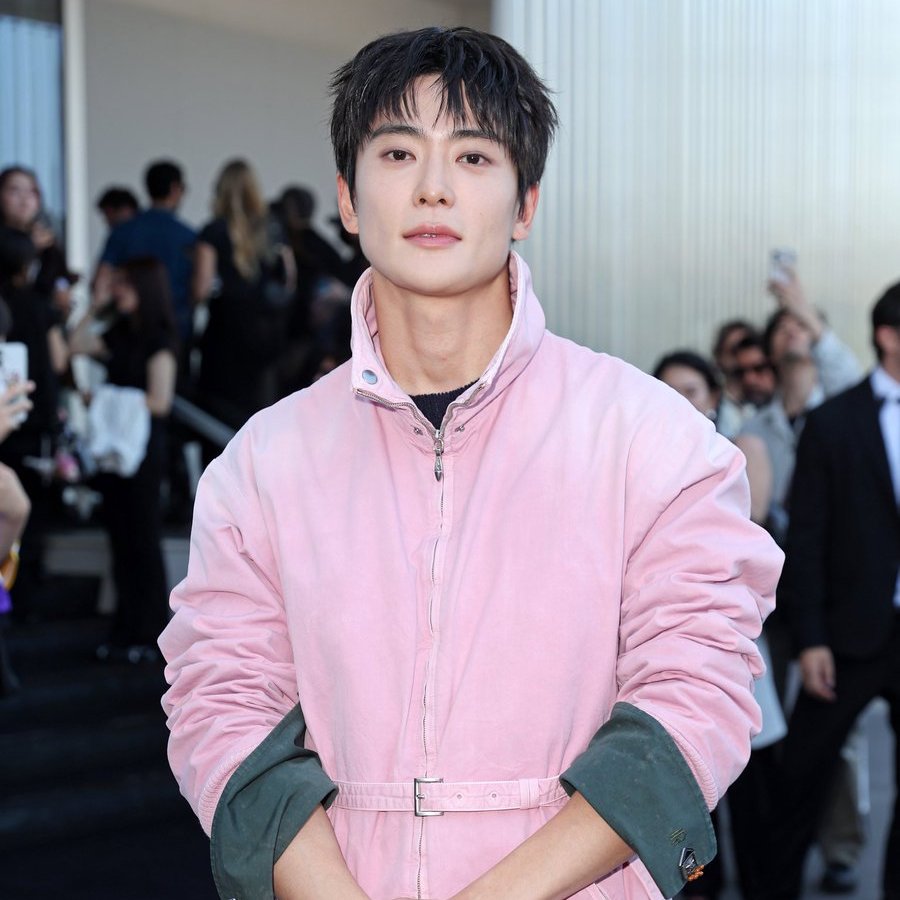 TheePopCore's tweet photo. Jaehyun looks like luxury in human form at the Prada show. https://t.co/8iNcoPdmem