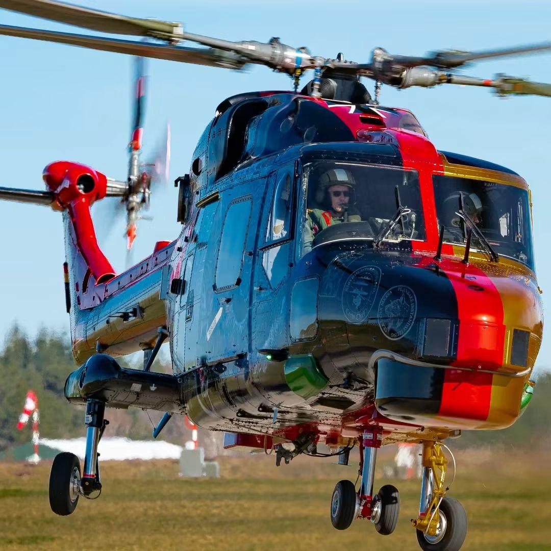 derspiess_kpfw's tweet photo. Sea Lynx Mk 88 A Farewell livery #sealynxmk88a #flynavy #marineflieger #mfg5 #tagderbundeswehr2026
Wunderschöne Farben.
Gefunden auf Facebook/Bernard Jaeger https://t.co/WVK62aJous