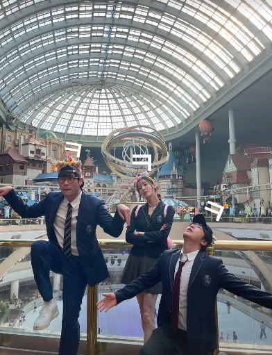 Kkorepo's tweet photo. #チャン・グンソク、「クギドンフレンズ」の仲間たちと遊園地で楽しいひと時（動画あり） 
#チャングンソク  
🔗https://t.co/IIqeypSRY6 https://t.co/7ZXKrR5MBK