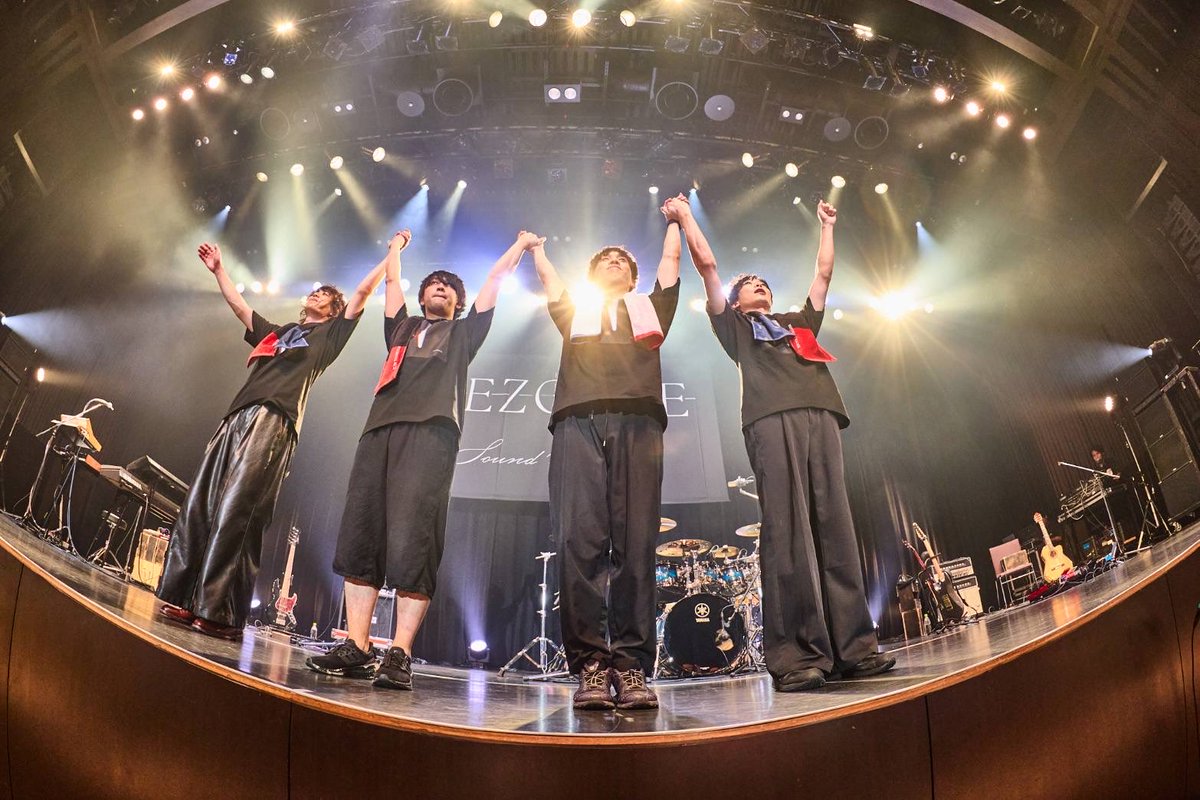maokiyamamoto's tweet photo. DEZOLVE Hall Concert
Sound Library
日本橋 三井ホール
満員御礼㊗️
無事終演！

10年ちょい前はお客さん2.3人とかで
MCも全然わかんないみたいな状況だったのに
今やこんな沢山のお客様に集まって頂けるなんて
本当に感謝感激です😊
これからもDEZOLVEをよろしくお願いします🎶 https://t.co/hKxB3bVemC