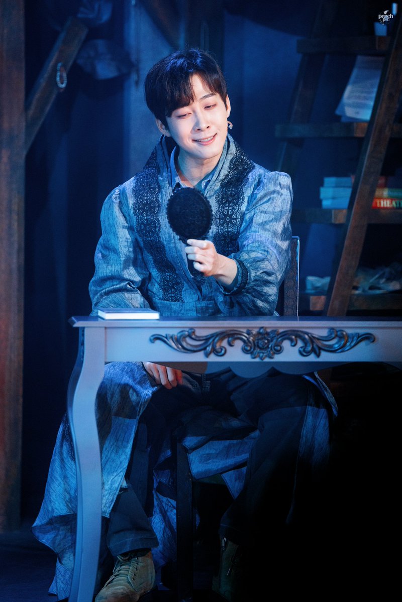 Peach__Pic__'s tweet photo. 260620 아웃캐스트 스페셜 커튼콜
[역시나 뜯어낸 신탁]
사제 役 함태규 배우님 https://t.co/iDz0zGD0Pe